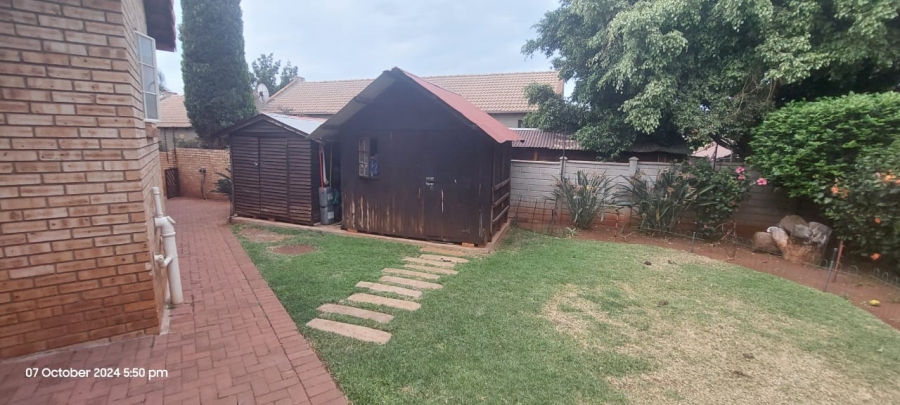 3 Bedroom Property for Sale in Safari Gardens North West